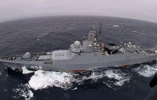 Сквозь смех: правь, Британия, морями!