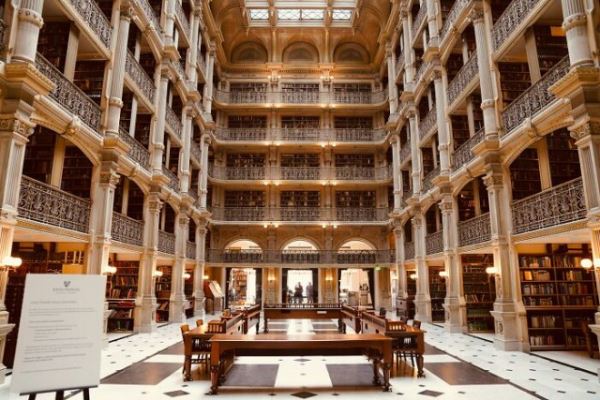 Впечатляющие книжные магазины и библиотеки со всего мира (27 фото)