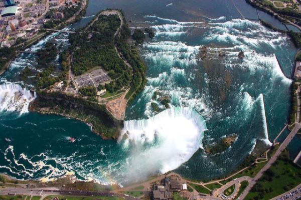 Легендарные достопримечательности с непривычной стороны (27 фото)