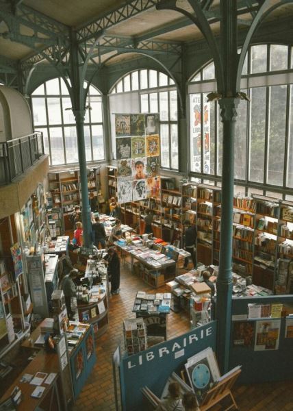 Впечатляющие книжные магазины и библиотеки со всего мира (27 фото)