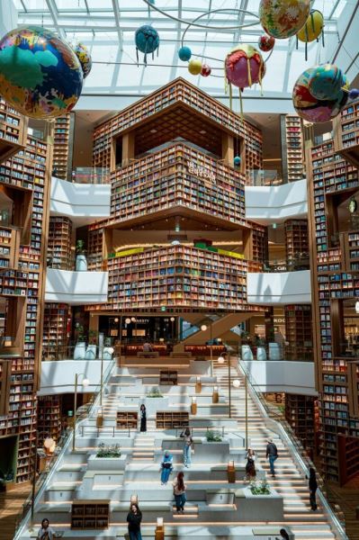 Впечатляющие книжные магазины и библиотеки со всего мира (27 фото)