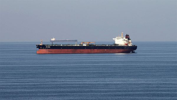 СМИ сообщили о взрыве на танкере-химовозе у берегов Индии