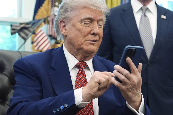 «Идея висит в воздухе». Путин почти час обсуждал с Трампом Украину и Ближний Восток. Планируется ли личная встреча?