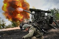 В Херсонской области жилой дом обрушился после авиаудара ВСУ. Под завалами оказались десятки людей
