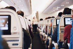Женщина инсценировала угрозу взрыва в самолете ради срыва побега сына с любовницей